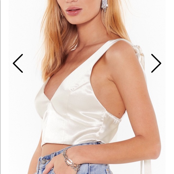 Satin crop top with cup design - Picture 4 of 6